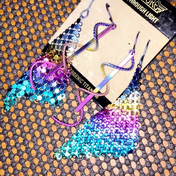 Titanium earrings - Picture 3 of 7